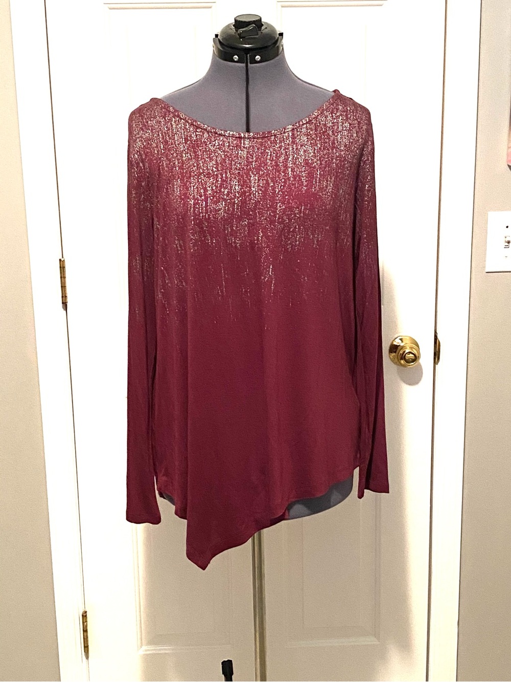 Seven7 Burgundy Metallic Shimmer Asymmetrical Hem Long Sleeve Knit Top Large 196